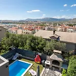 Melody - 2 Rented Together As 1 Unit - Private Heated Pool Podstrana