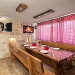 Melody - 2 Rented Together As 1 Unit - Private Heated Pool