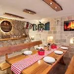 Apartament Melody - 2 Rented Together As 1 Unit - Private Heated Pool *
