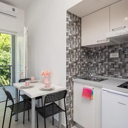 Melody - 2 Rented Together As 1 Unit - Private Heated Pool Apartment *