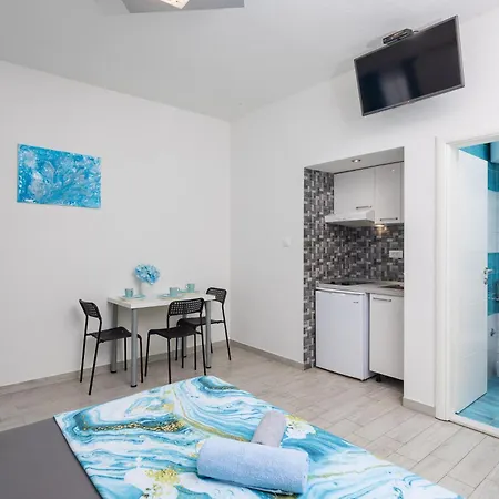Apartment Melody - 2 Rented Together As 1 Unit - Private Heated Pool Podstrana