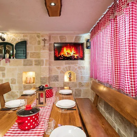Melody - 2 Rented Together As 1 Unit - Private Heated Pool Podstrana