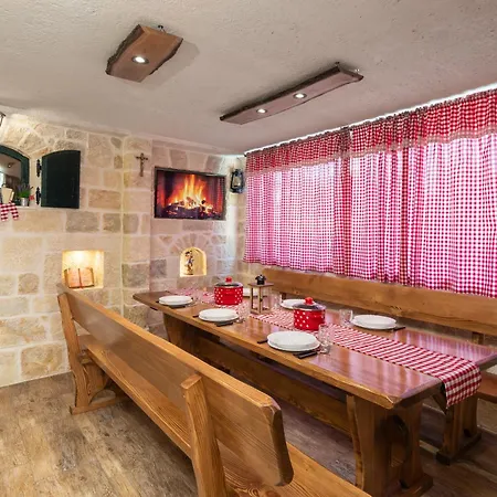 Melody - 2 Rented Together As 1 Unit - Private Heated Pool