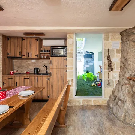 Melody - 2 Rented Together As 1 Unit - Private Heated Pool